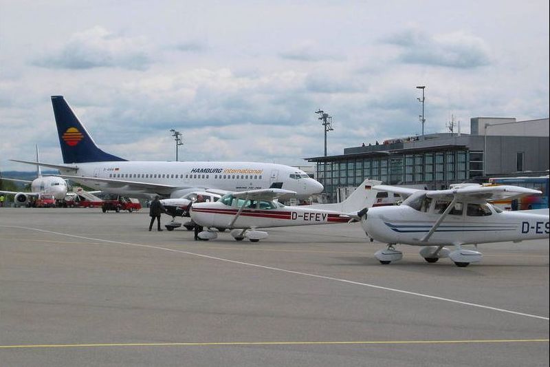 Flughafen Friedrichshafen im Sinkflug