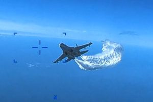 Su-27 nebelte Reaper mit Treibstoff ein