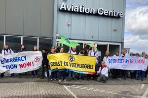 Klimablockade am Flughafen Eindhoven