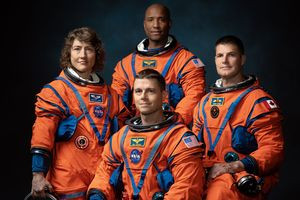 Diese vier Menschen fliegen um den Mond