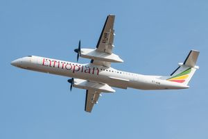 Dash-8 von Ethiopian Airlines bei Landeunfall beschädigt