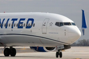 Boeing 737-800 von United Airlines verliert Rumpfteil im Flug
