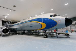 Lufthansa lackiert einen Airbus A321 in Super-Star-Farben