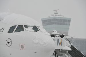 Zwangsübernachtung im Flugzeug ohne strafrechtliche Folgen
