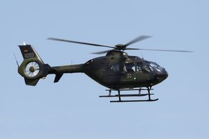 Bundeswehr-Hubschrauber flog in Stahlseil über der Mulde 