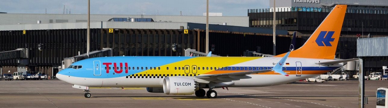 Vorn Tui, hinten Hapag Lloyd – Boeing 737 mit Sonderlackierung