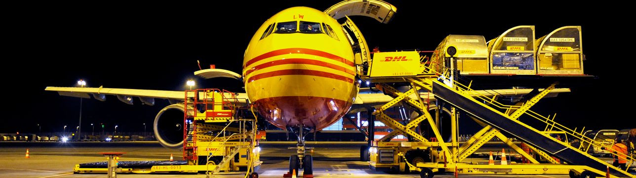 DHL hebt Ergebnisprognose deutlich an
