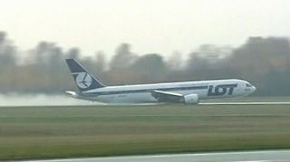 Notlandung einer LOT Boeing 767-300ER in Warschau