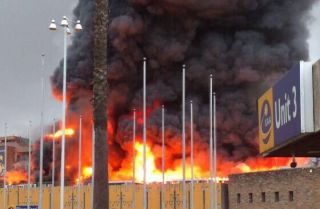 Flughafen von Nairobi in Flammen