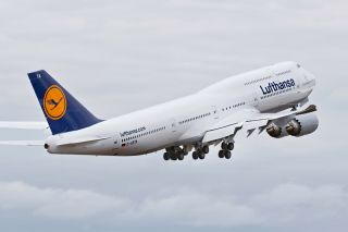 Lufthansa boeing 747-8I