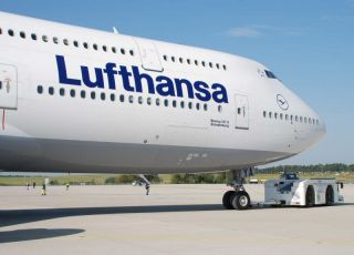Lufthansa Boeing 747-8 auf der ILA 2012