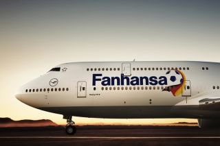 Lufthansa Boeing 747-8 mit Fanhansa-Schriftzug