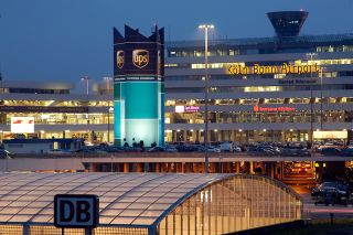 Flughafen Köln/Bonn bei Nacht