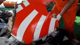 Teams bergen Wrackteile des Lion Air Flugs JT610