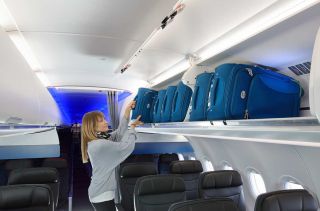 Größere Gepäckfächer: Fachmesse zeigt neue Flugzeugkabinen