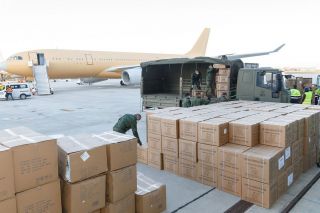 Airbus A330MRTT bringt Hilfsgüter