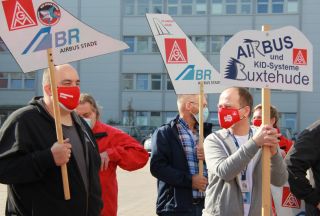 Airbus- und Premium Aerotec-Mitarbeiter im Warnstreik