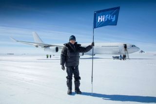 Hi Fly Airbus A340 in der Antarktis