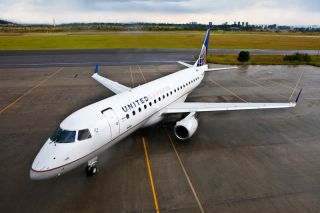 United Express Embraer E175