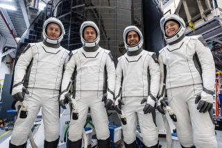 SpaceX Crew 3 mit Matthias Maurer (links)
