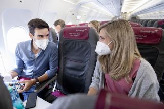 Passagiere mit Maske