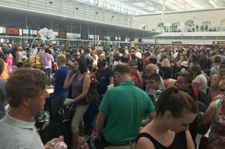 Das Terminal 2 in MUC war wegen eines Polizeieinsatzes vorübergehend gesperrt. Chaos am Flughafen München zum Ferienbeginn.