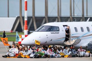 Protestaktion am Flughafen Amsterdam-Schiphol