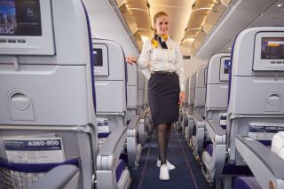 Lufthansa Flugbegleiterin