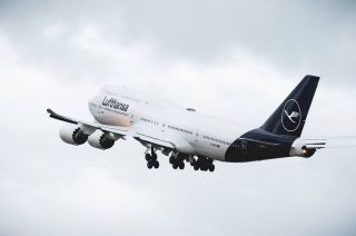 Lufthansa Boeing 747-8 in neuen Farben