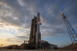 Atlas V Trägerrakete mit Kuiper-Satellit