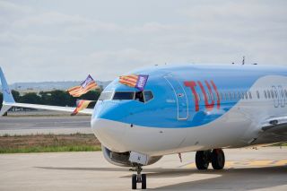 TUI Boeing 737-8