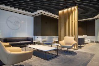 Wartebereich im neuen Premium Check-in