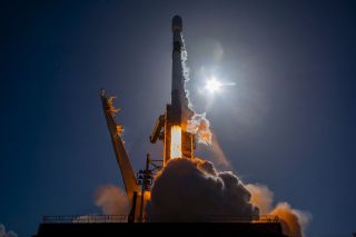 Falcon 9 bringt MTG-S1 ins All