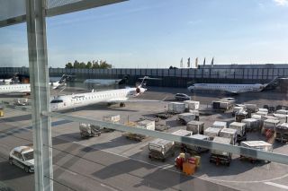 Geparkte CRJ-900 von Lufthansa in München