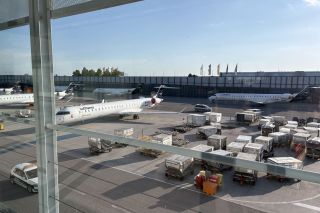 Geparkte CRJ-900 von Lufthansa in München