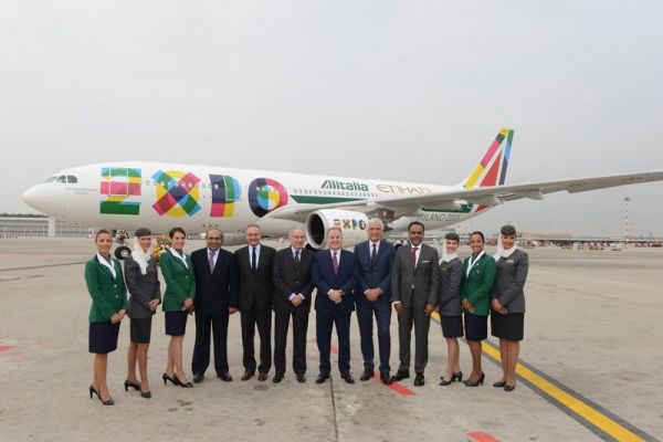 Alitalia Airbus A330-200 wirbt für die EXPO 2015