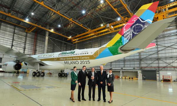 Etihad Airbus A330-200 wirbt für die EXPO 2015