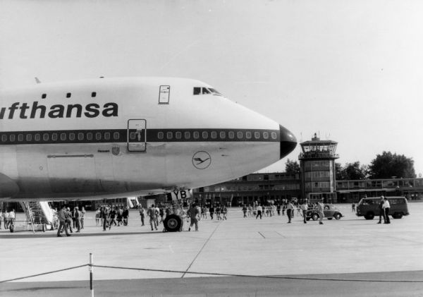 Lufthansa Boeing 747-100