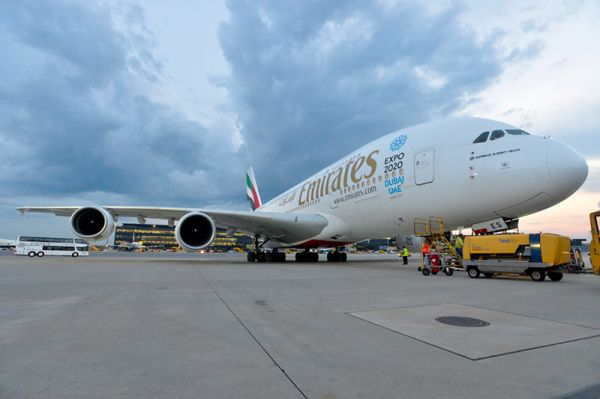 Emirates Airbus A380 am Flughafen Wien