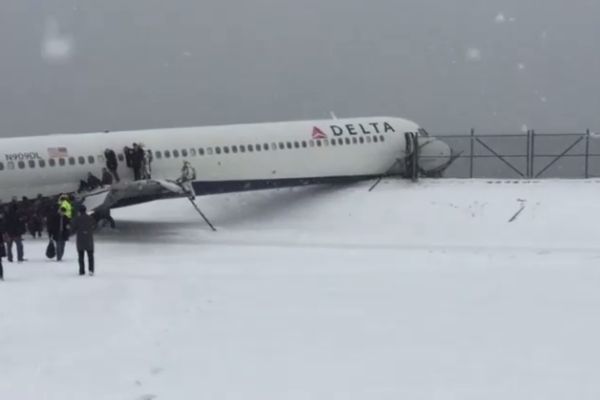 Delta MD-88 nach der Landung in La-Guardia