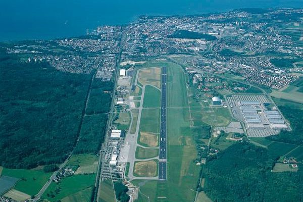 Flughafen Friedrichshafen Long-term Parking www.aero.de