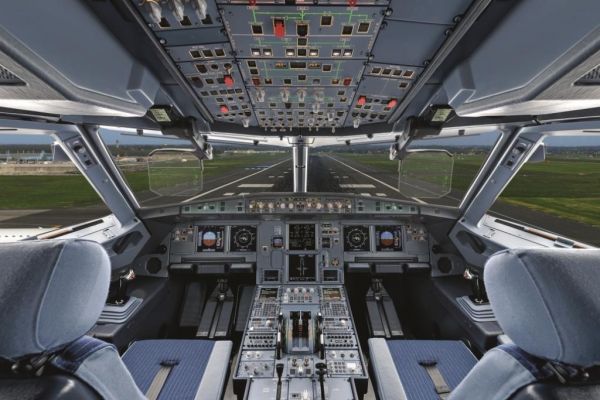 Airbus A320-Cockpit mit HUDs