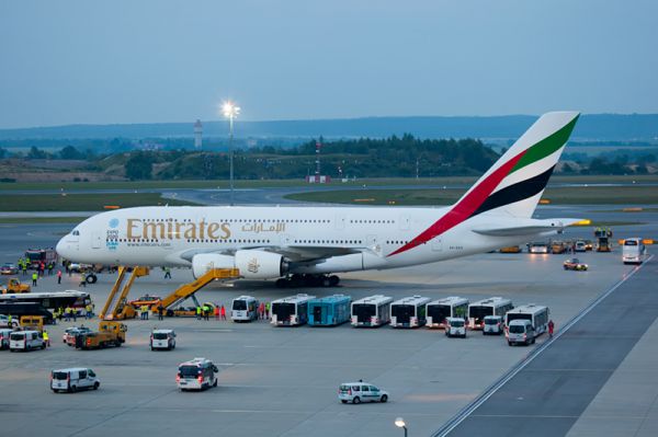Emirates Airbus A380 am Flughafen Wien