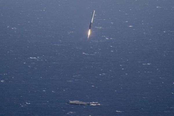 SpaceX gelingt Raktenlandung auf schwimmender Plattform