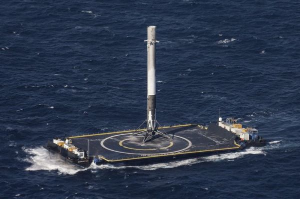 SpaceX gelingt Raktenlandung auf schwimmender Plattform