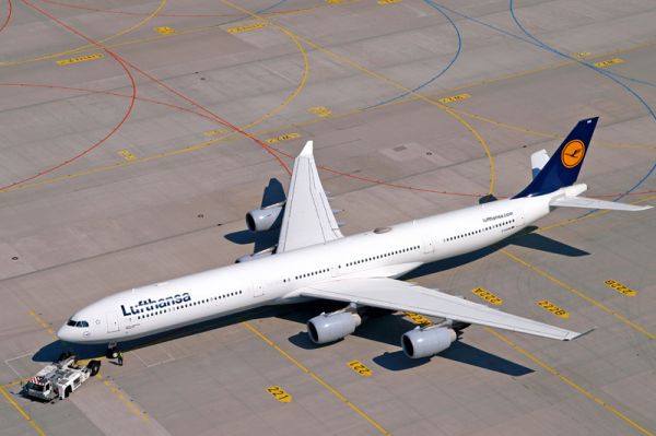 Lufthansa Airbus A340-600