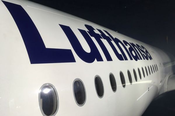 Lufthansa Airbus A350-900 