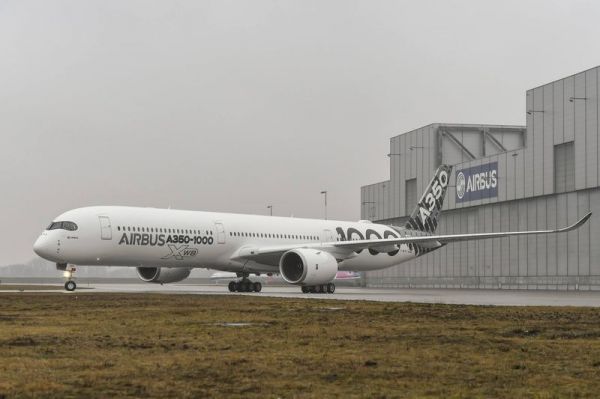 Airbus A350-1000 in Hamburg