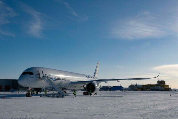 Airbus A350-1000 in Iqaluit