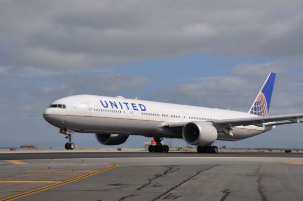 United Airlines Boeing 777-300 @SpaethFlies